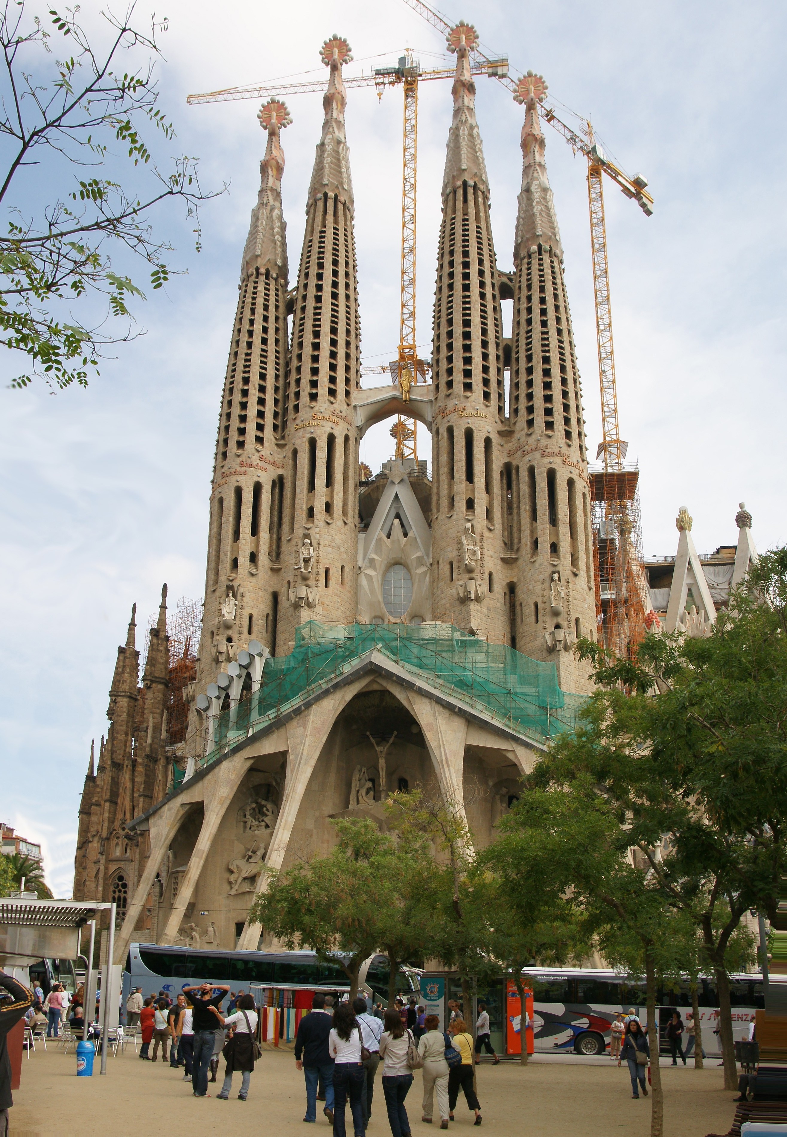 Planning Your Visit: Tips and Recommendations for Exploring Sagrada Familia