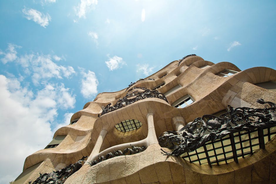 Awe-inspiring Architecture: Exploring Gaudi's Vision in the Sagrada Familia