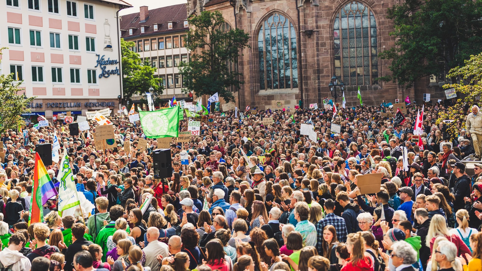 Political Institutions in The Hague: A Glance into the Heart of Dutch Politics and Governance