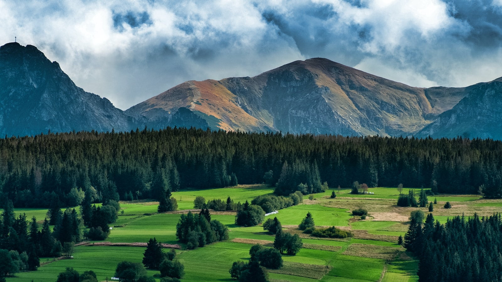 Zakopane: A Winter Wonderland for Skiing and Hiking