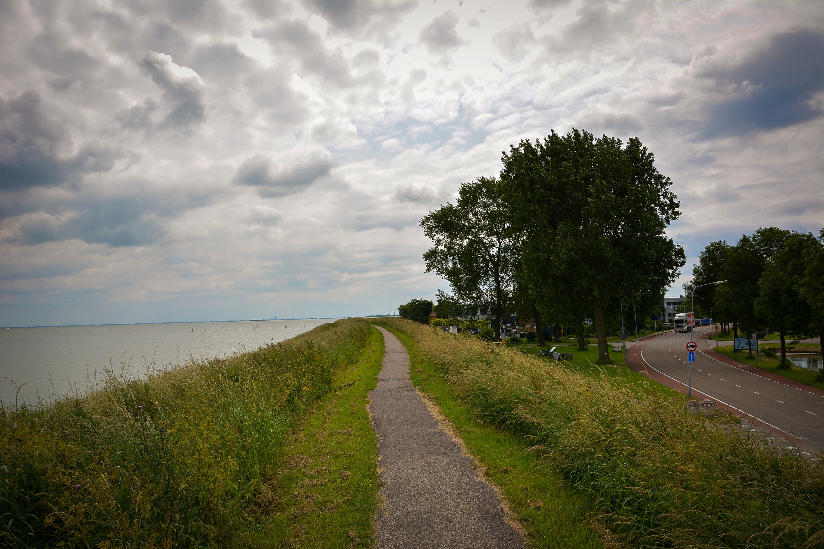 The Dutch Language: Unraveling the Intricacies of its Unique Phonetics and Phonology