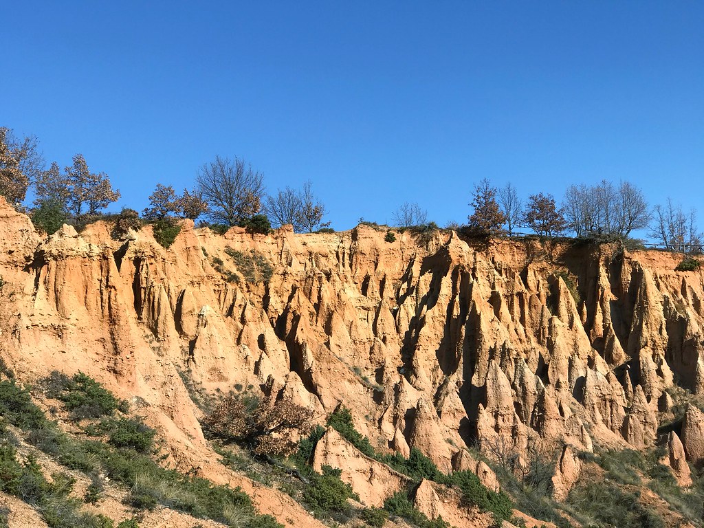 Unveiling the Secrets: Extraordinary Geological Formations and Breathtaking Stalactite Displays