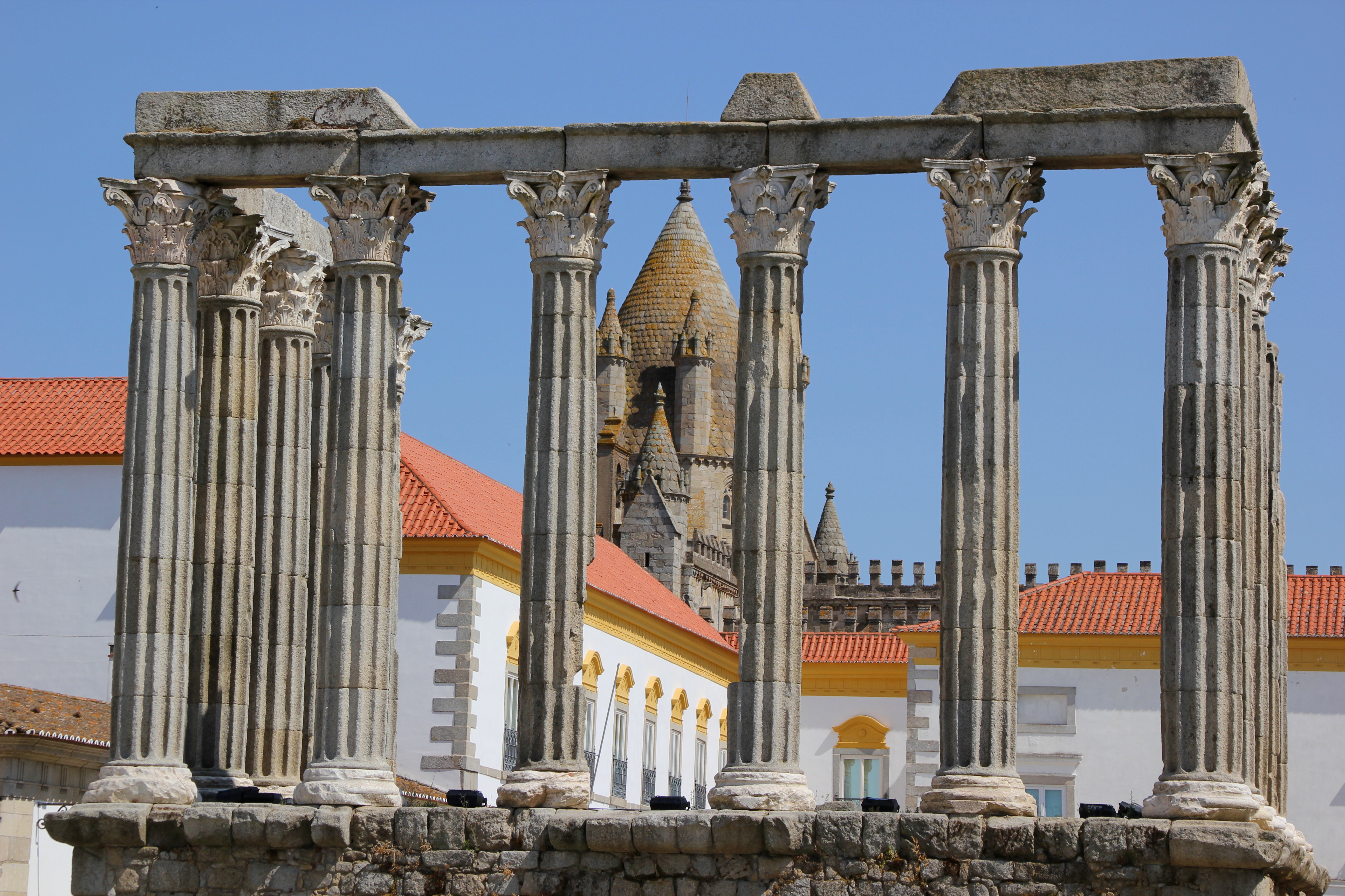 A Wanderer's Guide: Must-Visit Historical Sites in Évora