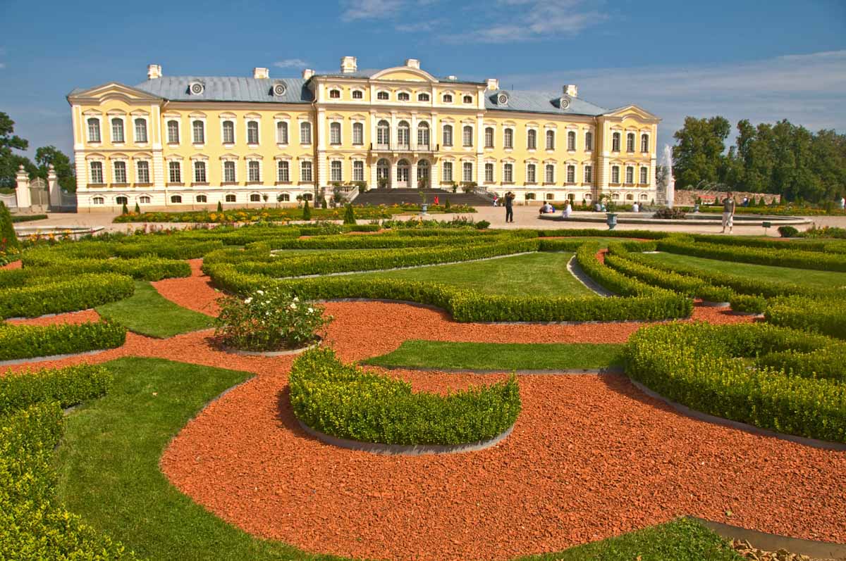 Unforgettable Experiences Await: Unleash Your Senses in the Enchanting Rundāle Palace Gardens