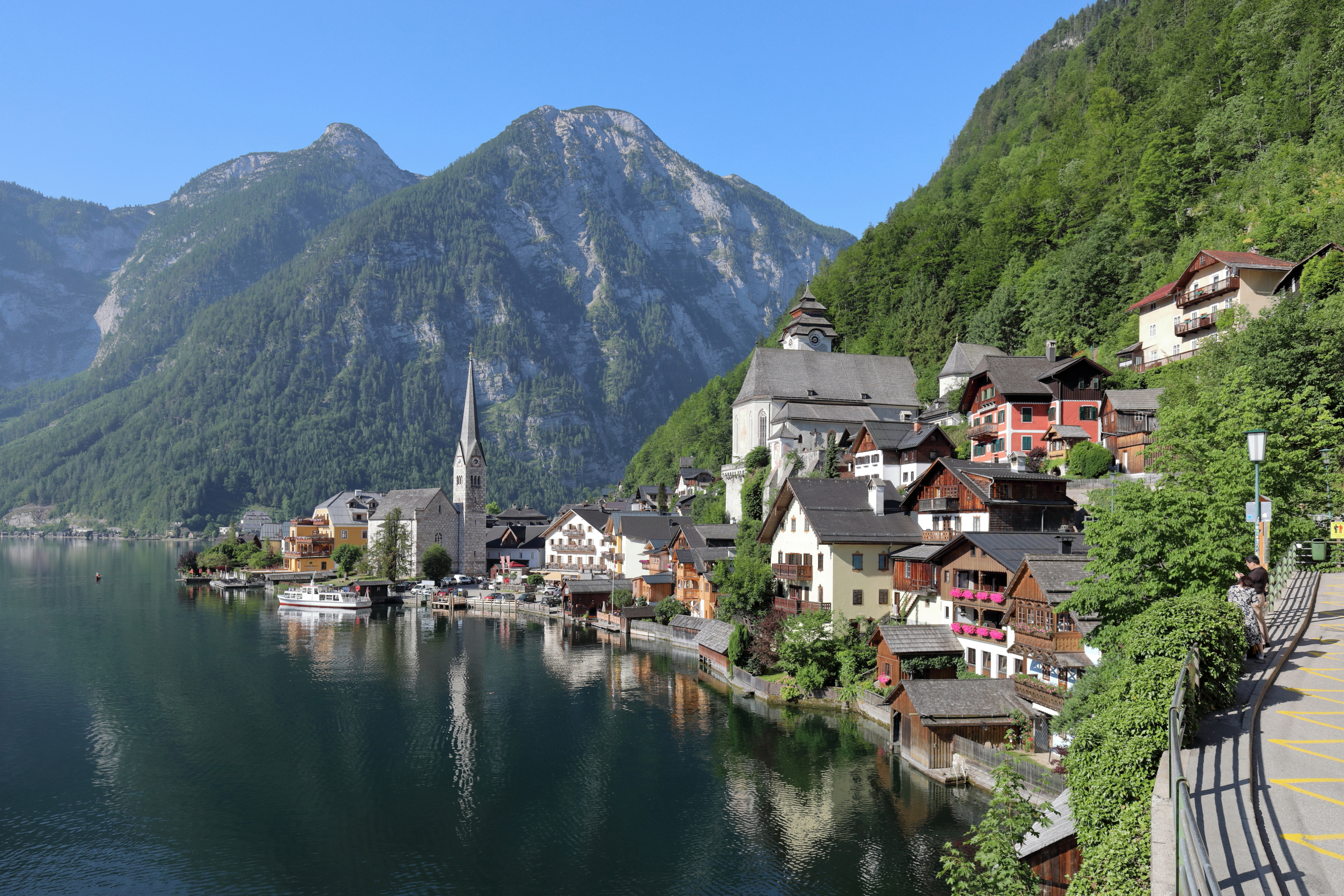 Admiring Nature's Masterpiece: Exploring the Breathtaking Landscapes of Hallstatt