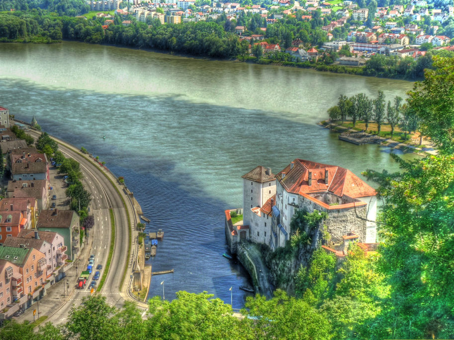 Exploring the Danube by Boat: Experiencing Unforgettable Krems and the Spectacular Wachau Valley