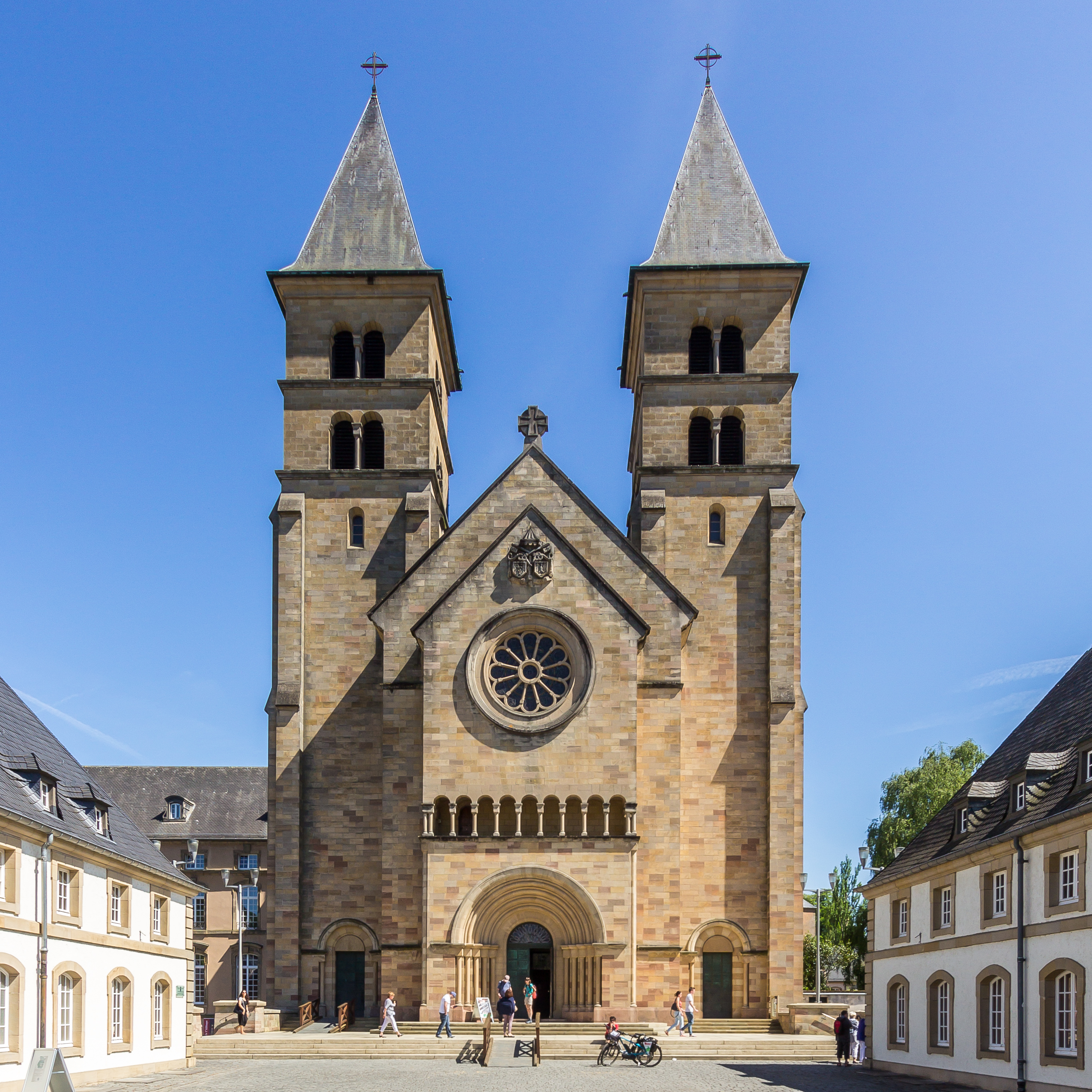 2. Literary Inspiration and Architectural Gems: Unveiling the Charming Villages of Echternach and Vianden