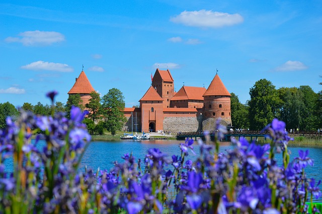 Unlocking the Secrets: Practical Tips for Discovering the Truth behind Vilnius Castle's Legends