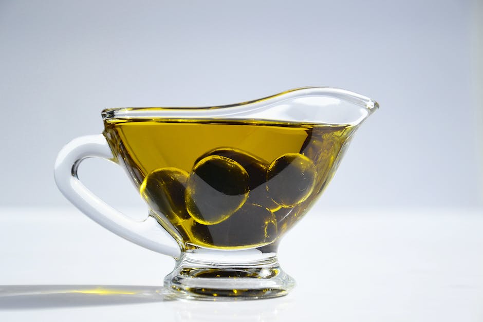 The History and Origins of Greek Olive Oil: Delving into Centuries of Tradition