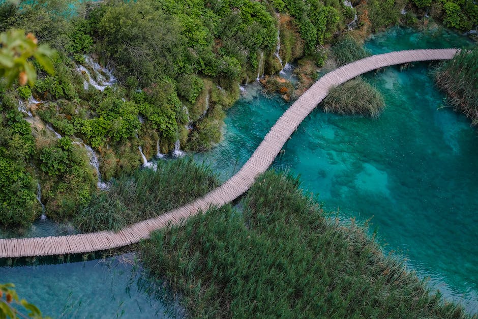 2. Vibrant Kaleidoscope: Witness the Mesmerizing Palette of Colors at Plitvice Lakes