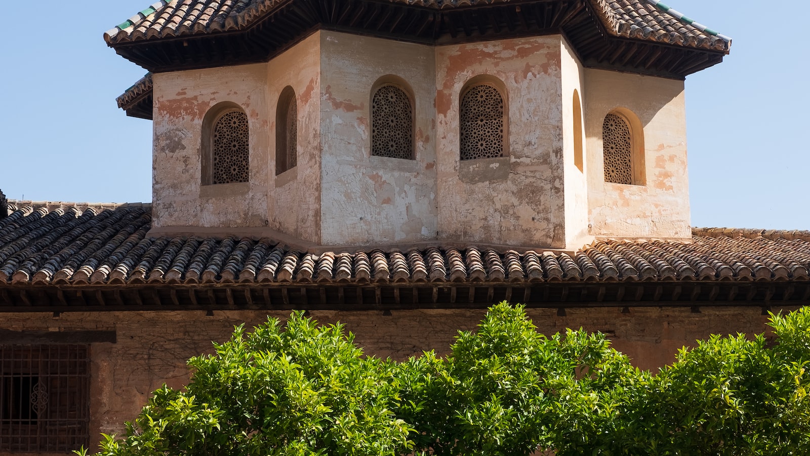 The Artistic Splendor of Alhambra: A Journey Through Moorish Spain's Architectural Gem