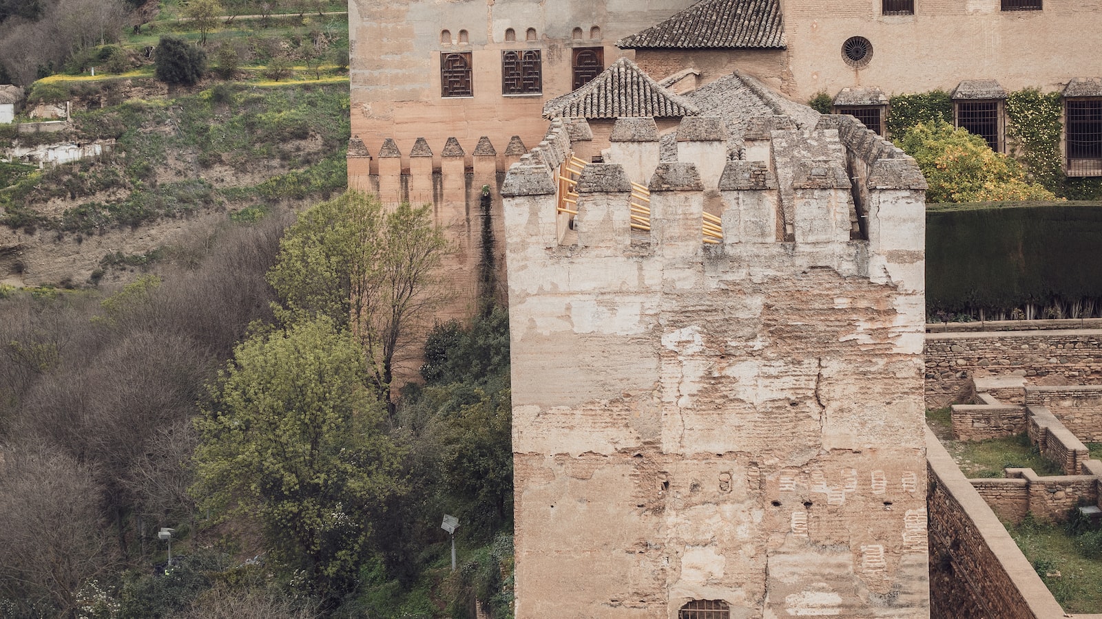 Beyond the Walls: Must-Visit Highlights and Exclusive Tips for a Memorable Alhambra Experience