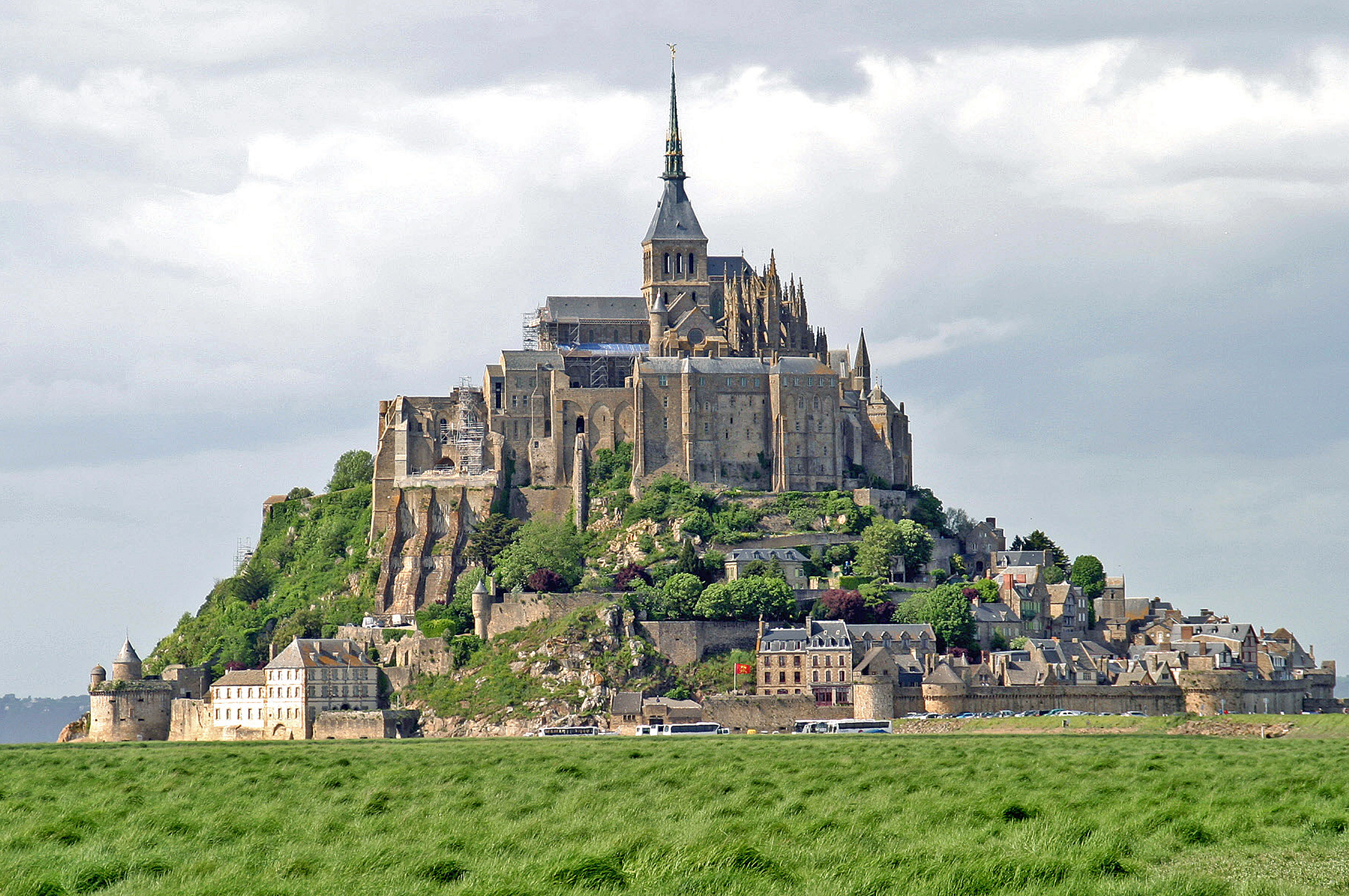 Stunning Architecture and Historical Significance of Mont-Saint-Michel: Unraveling the Secrets of this Medieval Wonder