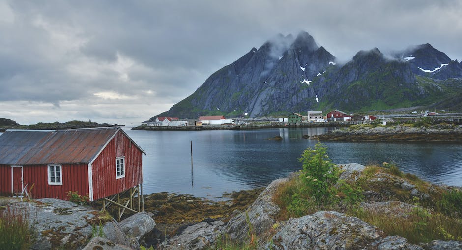 A Nordic Wonderland: Exploring Sweden's Vast Forests and Crystal-Clear Lakes