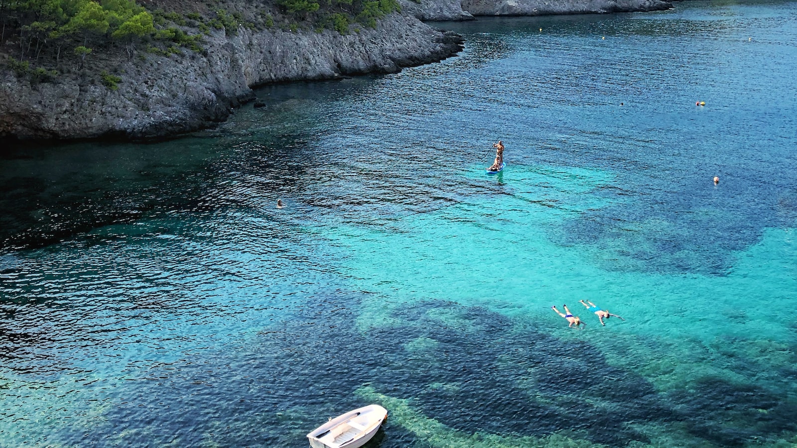 The Unique Aegean Archipelago: A Paradisiacal Haven for Curious Travelers