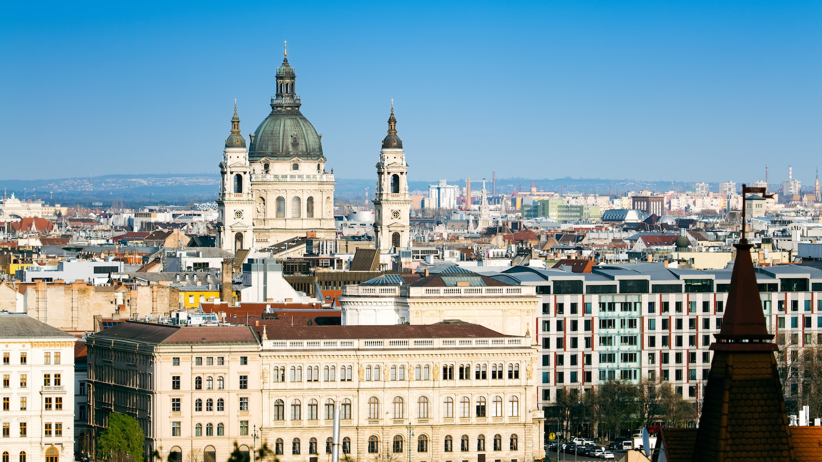 1. A Glimpse into the Rich History and Architectural Grandeur of St. Stephen's Cathedral