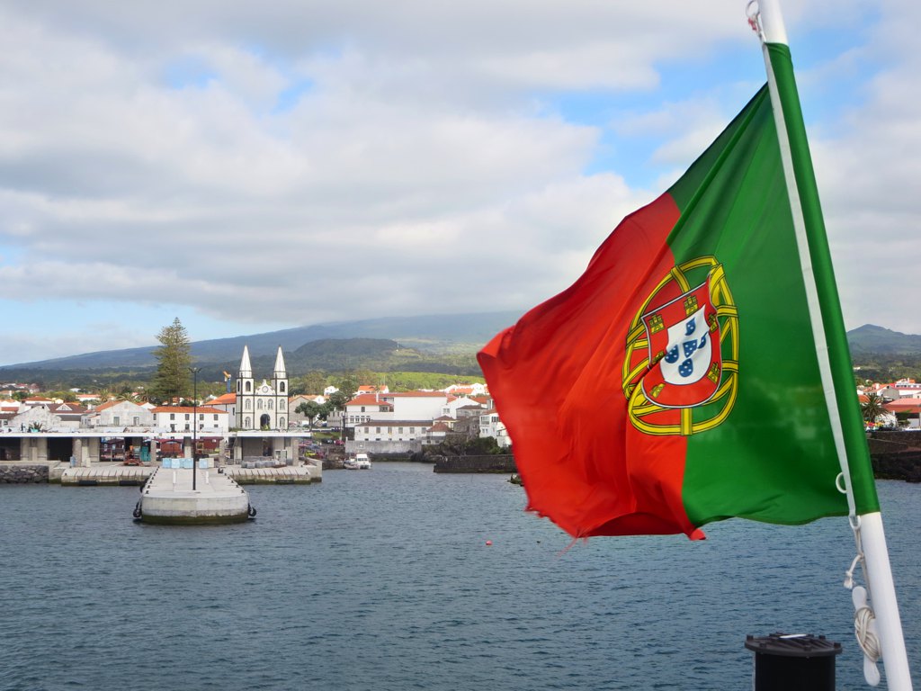 Discover Peaceful Villages and Charming Towns: Authentic Portuguese Culture at Every Corner