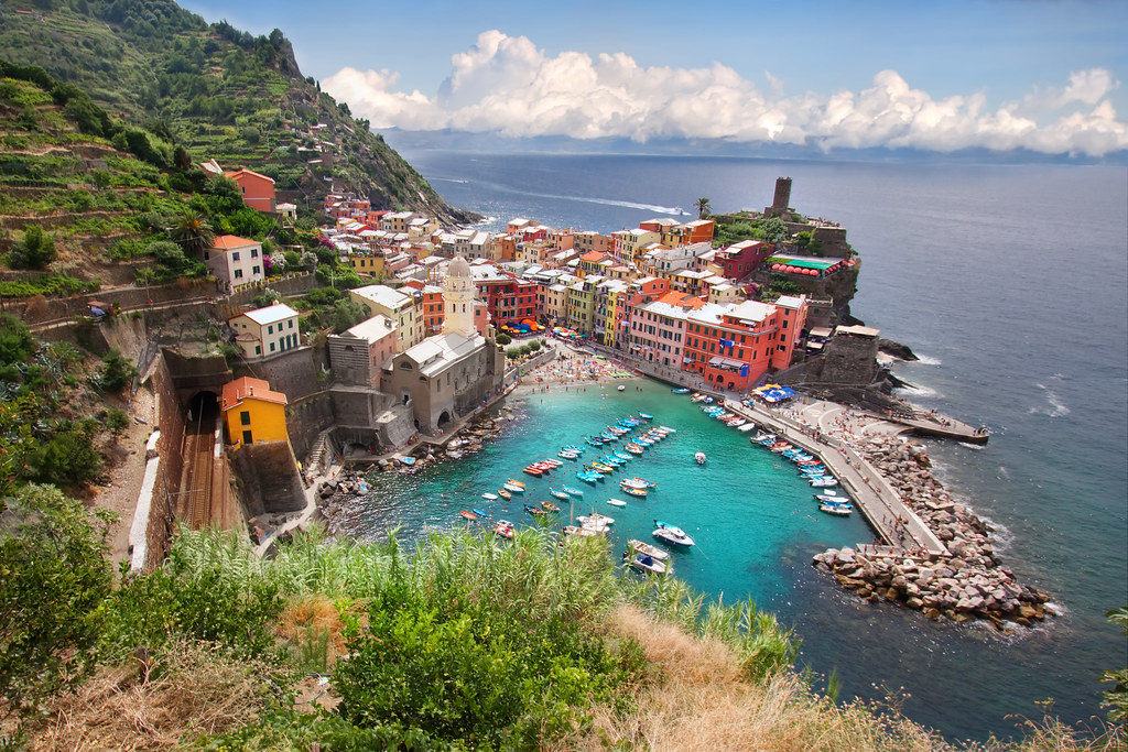 1. Unveiling the Timeless Beauty: Exploring Italy's Breathtaking Coastal Landscapes