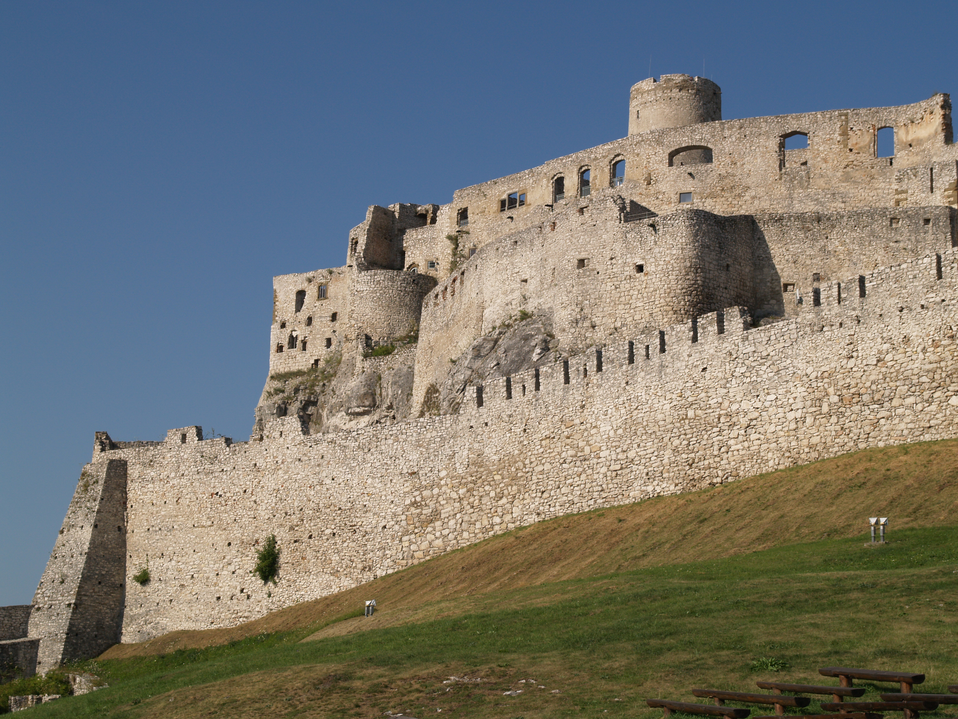 Exploring Spis Castle: Must-See Highlights and Tips for Visitors